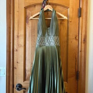 VINCI Couture | Elegant Green Halter Dress Waist | formal prom (altered)